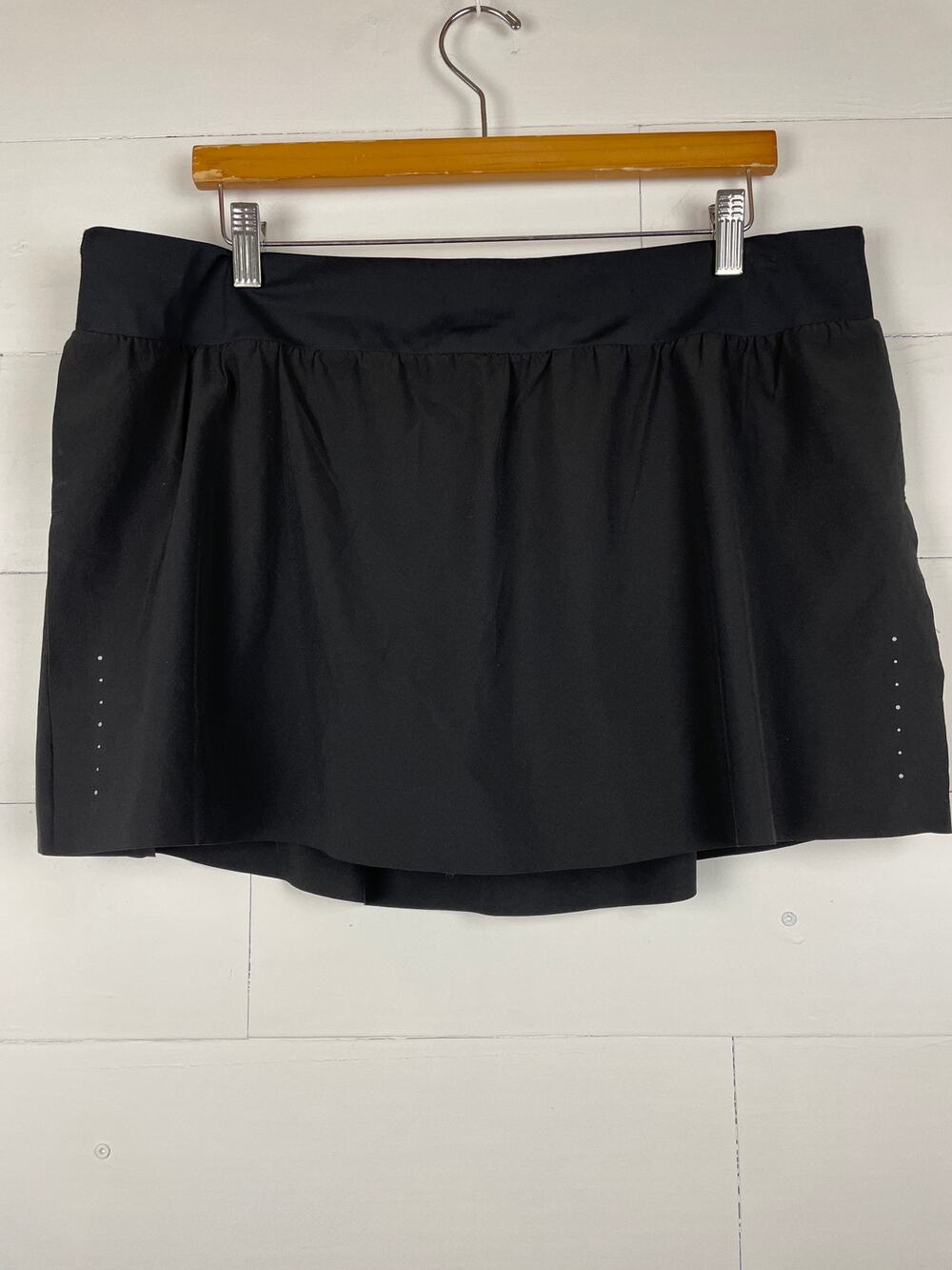Athleta Fast Route Mid Rise 13" Run Skort - Black - Size XL